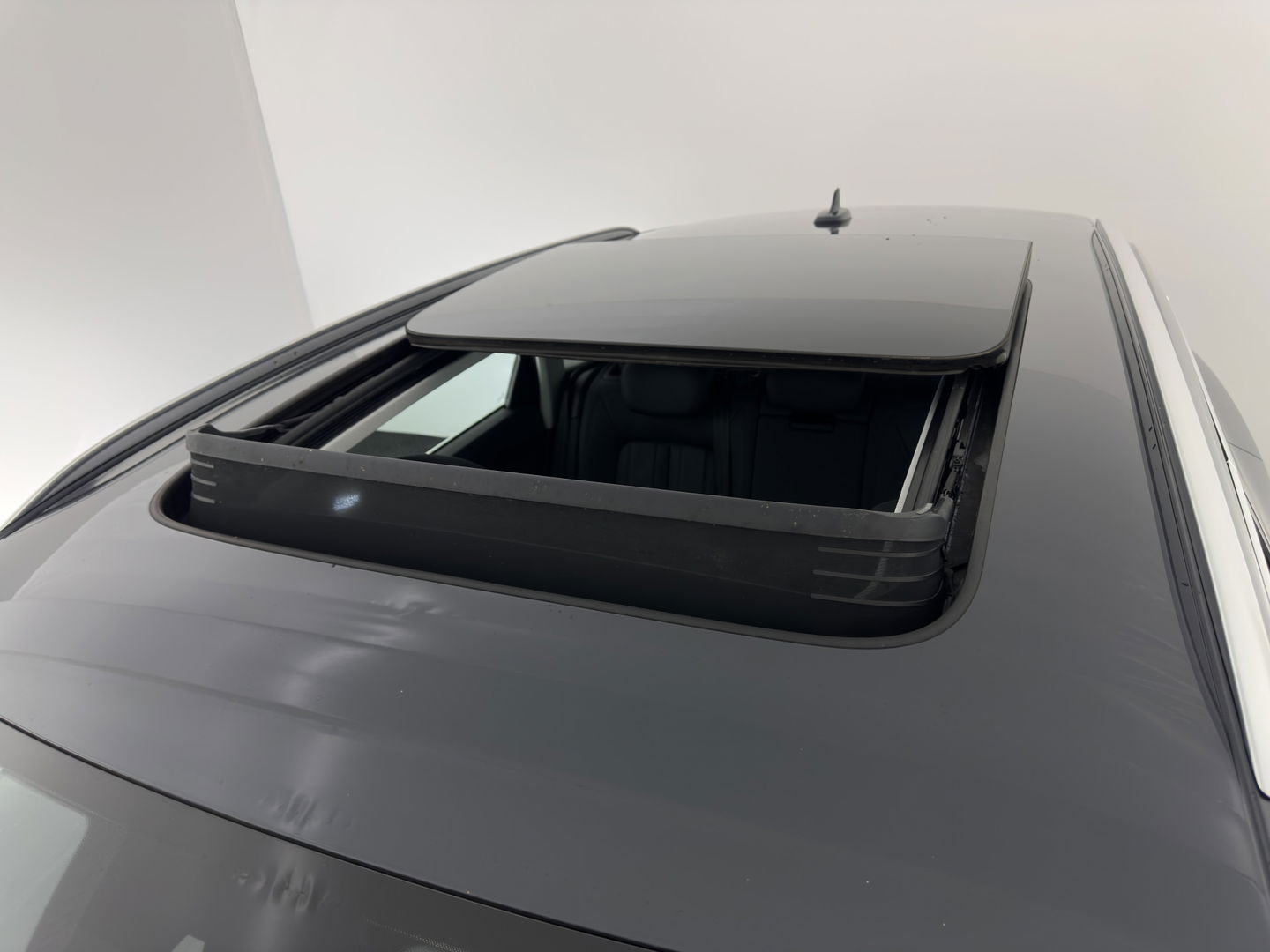 Audi e-tron E-tron 50 Quattro Launch edition plus 71 kWh [ 3-Fase ] {SOH-96%} (INCL-BTW) *PANO | LUXURY-LEATHER | ADAPTIVE-CRUISE | FULL-LED | DIGI-COCKPIT | KEYLESS | MEMORY-PACK | CAMERA | NAVI-FULLMAP | SHIFT-PADDLES | COMFORT-SEATS | 20''ALU*