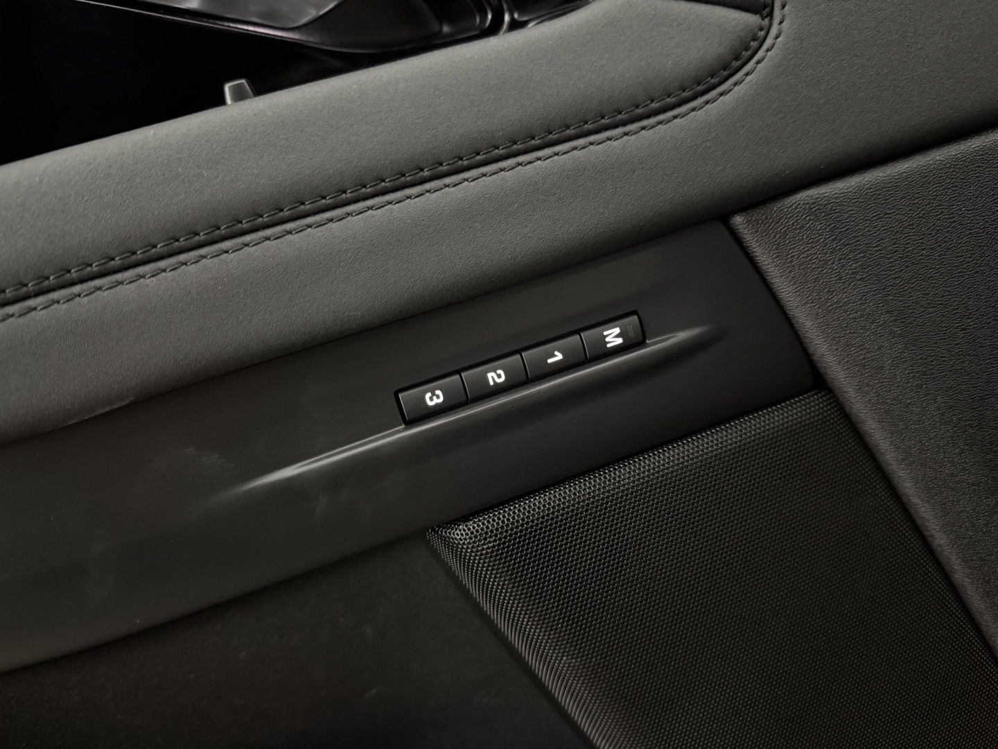 Land Rover Range Rover Evoque 1.5 P300e AWD R-Dynamic HSE | SOH 88% | Pano | Adap. Cruise | Memory | Meridian | Stoel/Stuur verw. | Camera | Trekh.