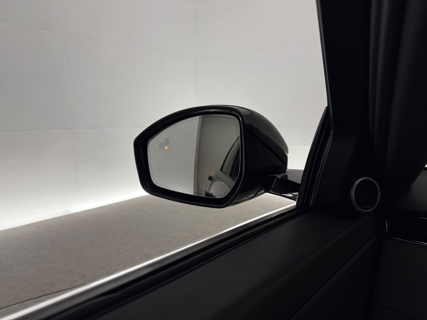 Land Rover Range Rover Evoque 1.5 P300e AWD R-Dynamic HSE | SOH 88% | Pano | Adap. Cruise | Memory | Meridian | Stoel/Stuur verw. | Camera | Trekh.