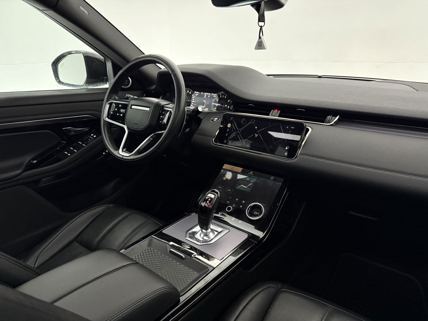 Land Rover Range Rover Evoque 1.5 P300e AWD R-Dynamic HSE | SOH 88% | Pano | Adap. Cruise | Memory | Meridian | Stoel/Stuur verw. | Camera | Trekh.