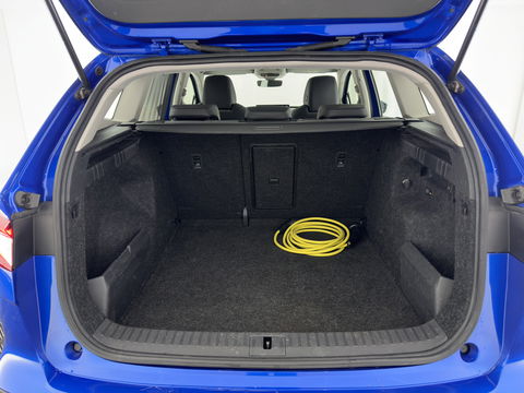 Škoda Enyaq iV 80 [ 3-Fase ] (INCL-BTW) *LEATHER-FABRIC | FULL-LED | DIGI-COCKPIT | CAMERA | KEYLESS | NAVI-FULLMAP | AMBIENT-LIGHT | ECC | HEATED-COMFORTSEATS | DAB+ | PDC | CRUISE | CARPLAY | TOWBAR | 19"ALU*