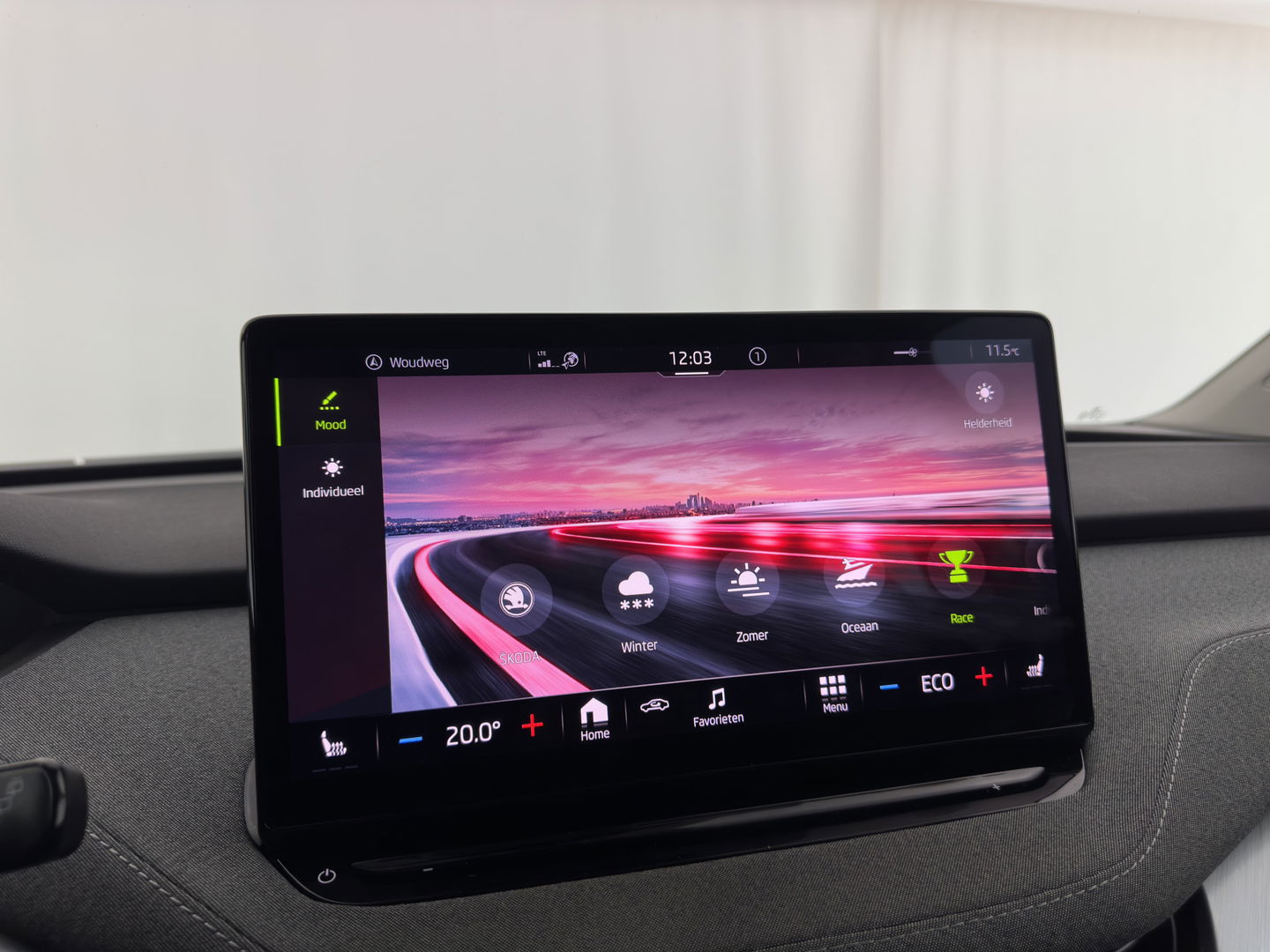 Škoda Enyaq iV 80 [ 3-Fase ] (INCL-BTW) *LEATHER-FABRIC | FULL-LED | DIGI-COCKPIT | CAMERA | KEYLESS | NAVI-FULLMAP | AMBIENT-LIGHT | ECC | HEATED-COMFORTSEATS | DAB+ | PDC | CRUISE | CARPLAY | TOWBAR | 19"ALU*