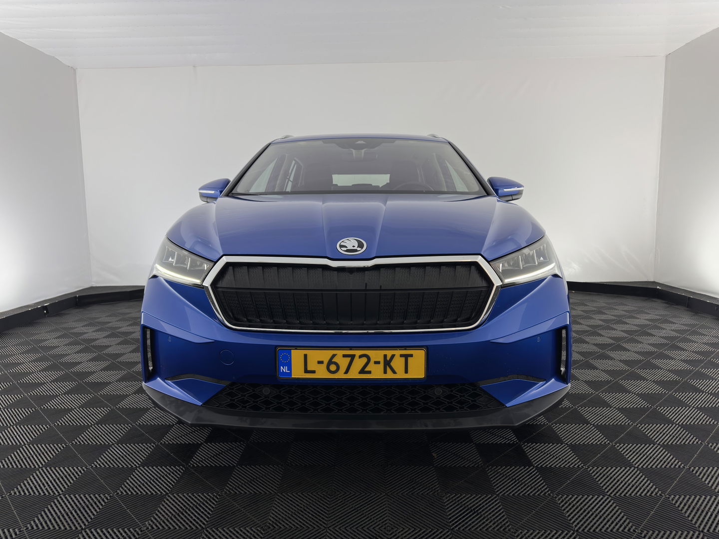 Škoda Enyaq iV 80 [ 3-Fase ] {SOH-88% } (INCL-BTW) *LEATHER-FABRIC | FULL-LED | DIGI-COCKPIT | CAMERA | KEYLESS | NAVI-FULLMAP | AMBIENT-LIGHT | ECC | HEATED-COMFORTSEATS | DAB+ | PDC | CRUISE | CARPLAY | TOWBAR | 19"ALU*