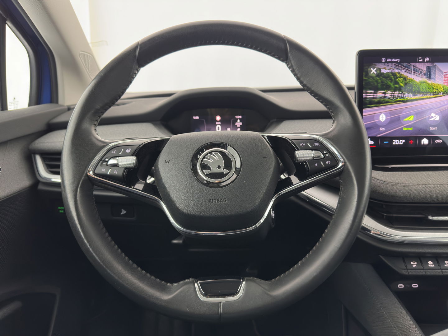 Škoda Enyaq iV 80 [ 3-Fase ] {SOH-88% } (INCL-BTW) *LEATHER-FABRIC | FULL-LED | DIGI-COCKPIT | CAMERA | KEYLESS | NAVI-FULLMAP | AMBIENT-LIGHT | ECC | HEATED-COMFORTSEATS | DAB+ | PDC | CRUISE | CARPLAY | TOWBAR | 19"ALU*