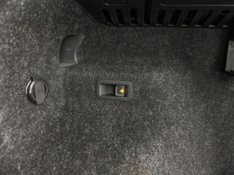 Škoda Enyaq iV 80 [ 3-Fase ] (INCL-BTW) *LEATHER-FABRIC | FULL-LED | DIGI-COCKPIT | CAMERA | KEYLESS | NAVI-FULLMAP | AMBIENT-LIGHT | ECC | HEATED-COMFORTSEATS | DAB+ | PDC | CRUISE | CARPLAY | TOWBAR | 19"ALU*