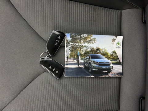 Škoda Enyaq iV 80 [ 3-Fase ] (INCL-BTW) *LEATHER-FABRIC | FULL-LED | DIGI-COCKPIT | CAMERA | KEYLESS | NAVI-FULLMAP | AMBIENT-LIGHT | ECC | HEATED-COMFORTSEATS | DAB+ | PDC | CRUISE | CARPLAY | TOWBAR | 19"ALU*