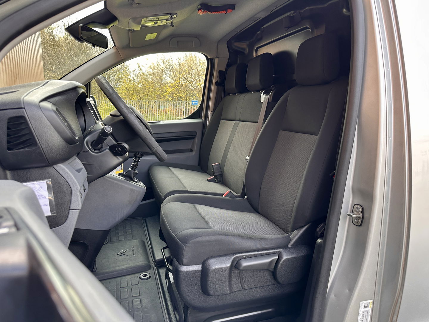 Citroën Jumpy 2.0 BlueHDI 120 Comfort | Marge! | Trekhaak | Cruise Control | Apple Carplay | Android Auto | Parkeersensoren Achter | Airconditioning