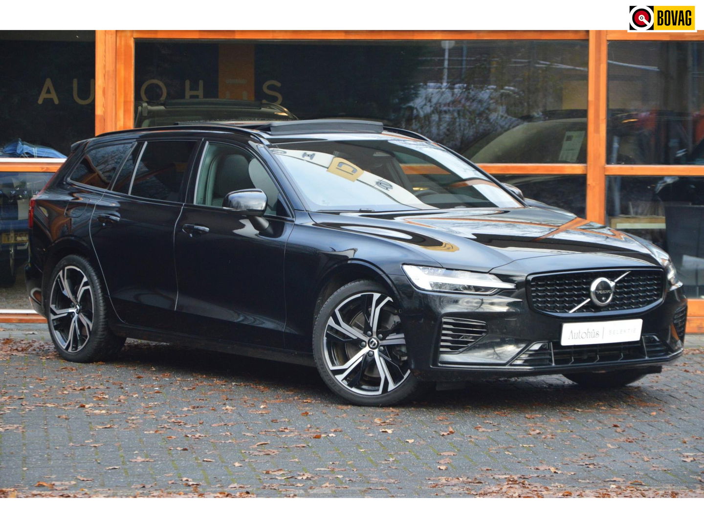 Volvo V60 T6 Hybride AWD Plus Dark LONG RANGE | Panoramadak | 360 Camera | Stoel + Stuur Verwarmd | Pilot-assist |