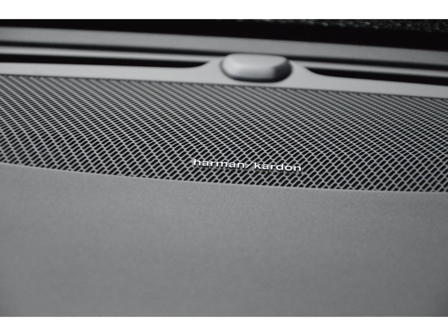 Volvo V60 T6 Hybride AWD Plus Dark LONG RANGE | Panoramadak | 360 Camera | Stoel + Stuur Verwarmd | Pilot-assist |