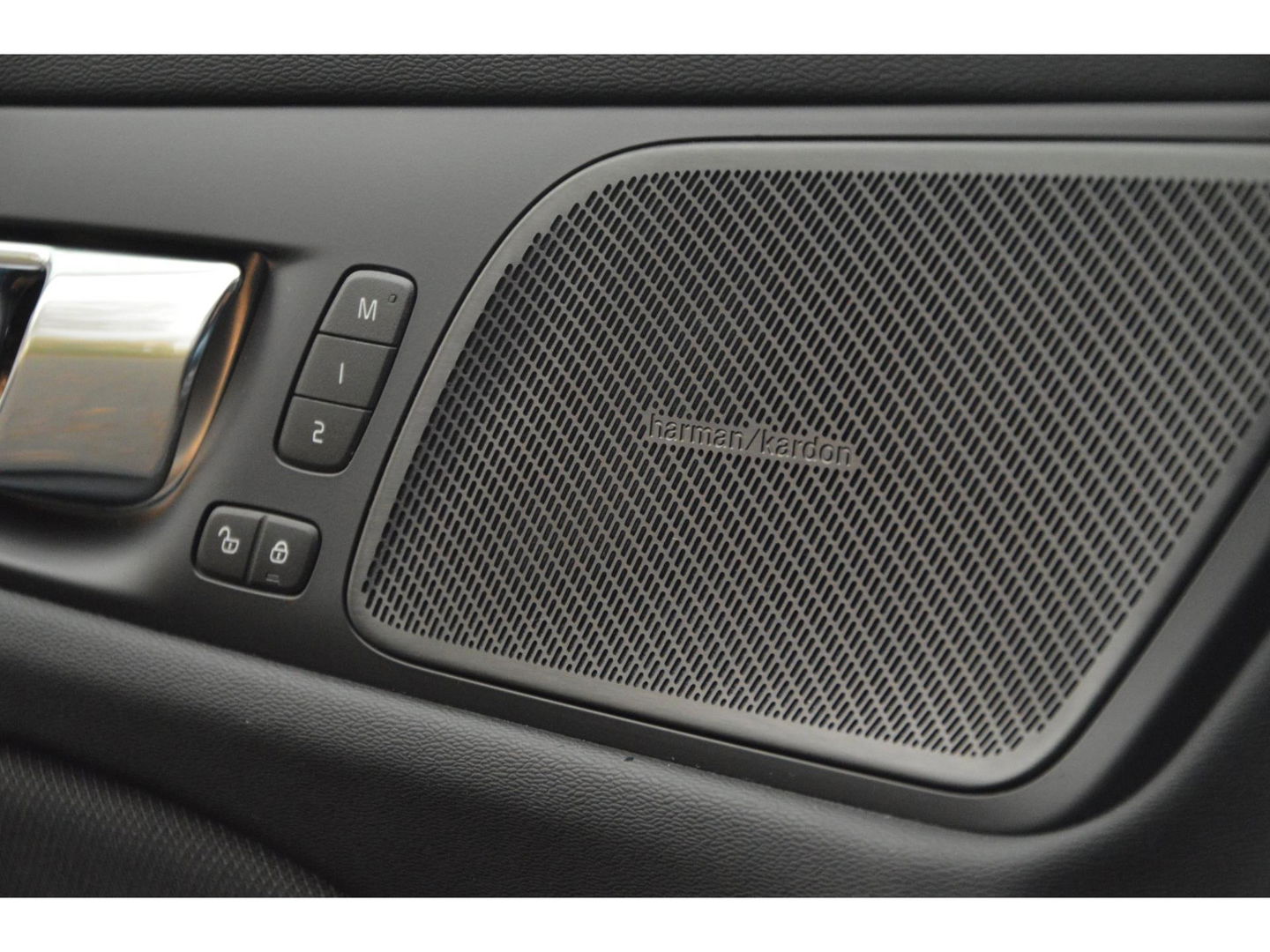 Volvo V60 T6 Hybride AWD Ultimate Dark LONG RANGE | Panoramadak | 360 Camera | Stoel + Stuur Verwarmd | Pilot-assist |