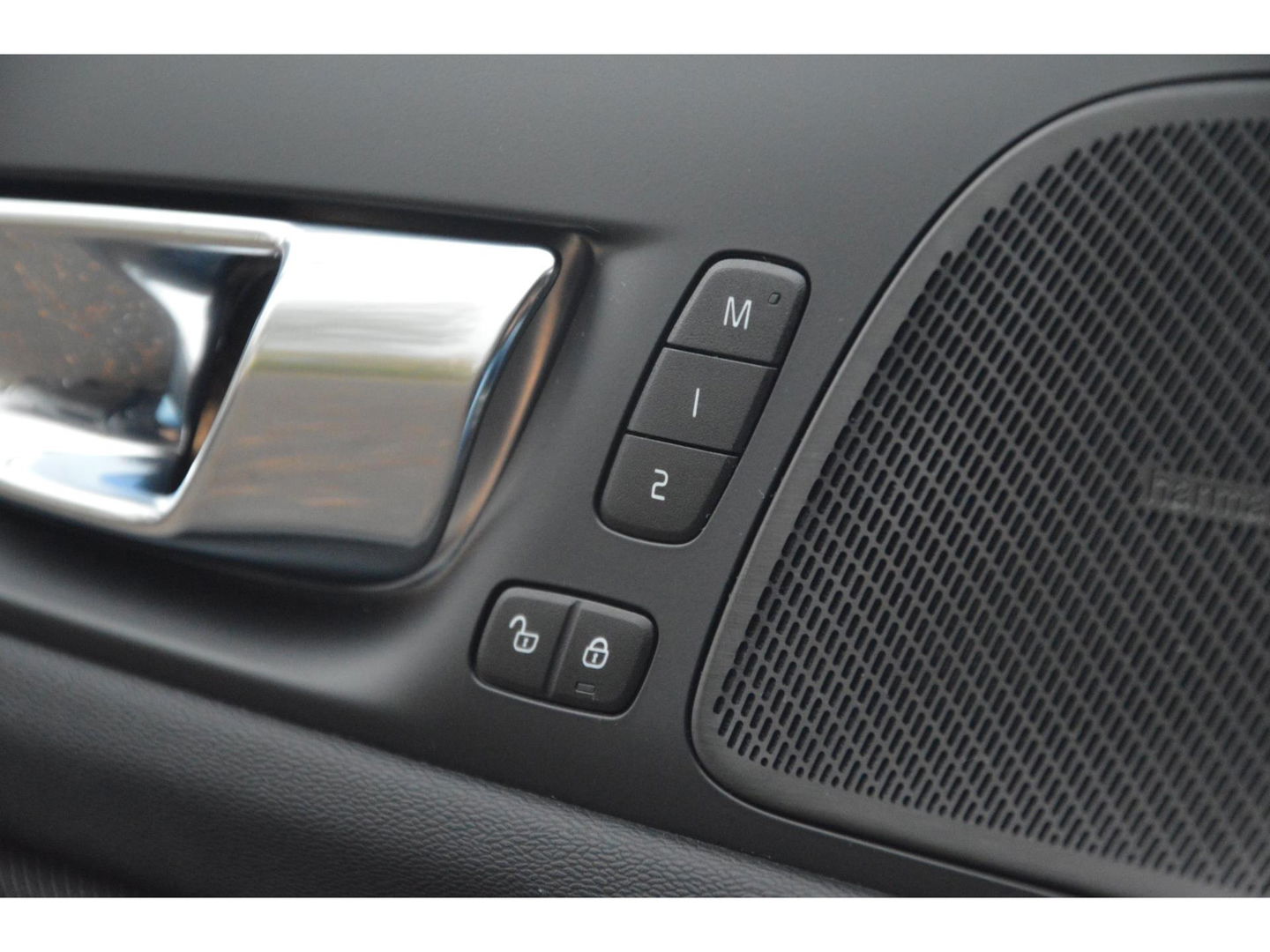 Volvo V60 T6 Hybride AWD Ultimate Dark LONG RANGE | Panoramadak | 360 Camera | Stoel + Stuur Verwarmd | Pilot-assist |