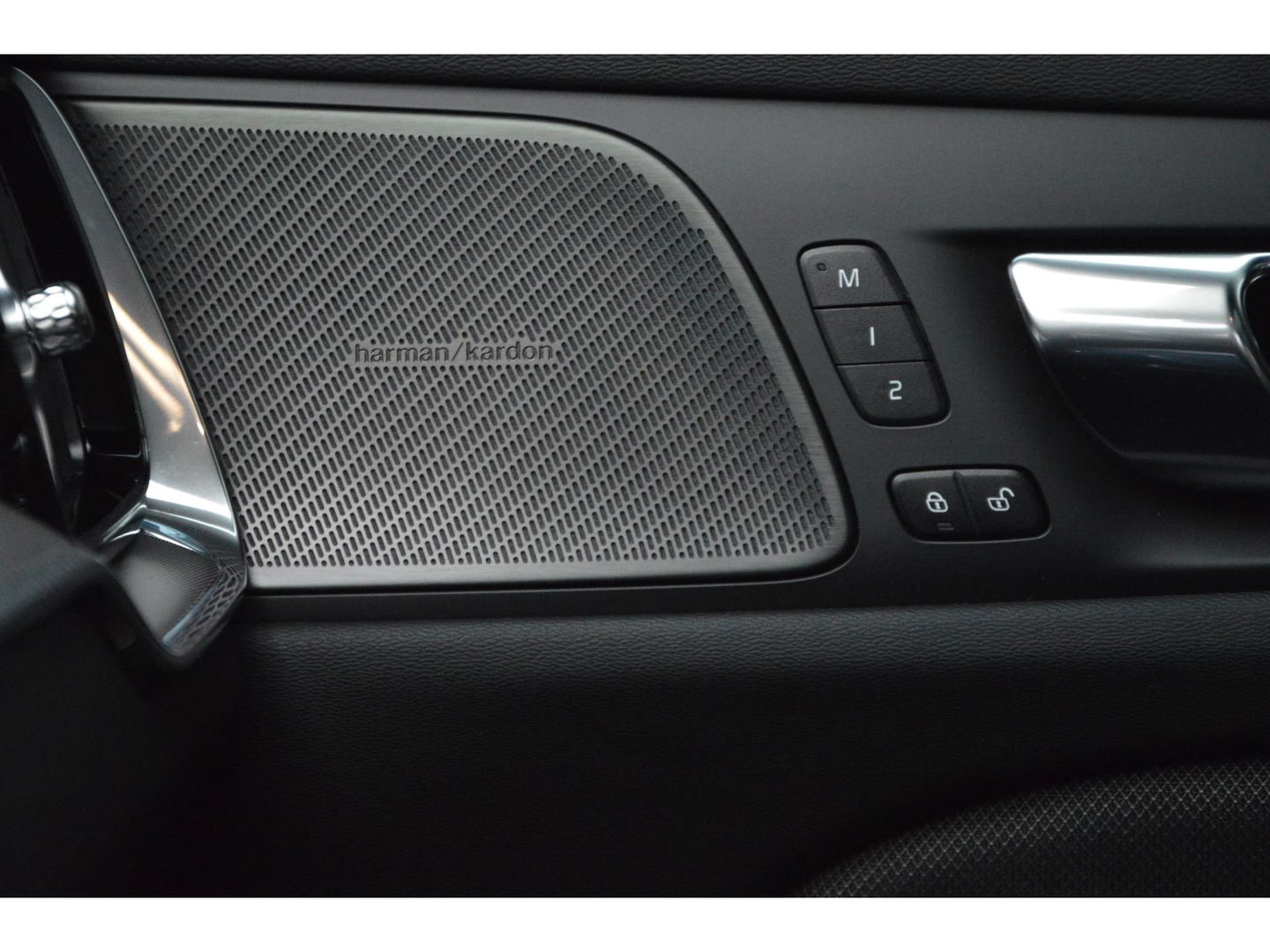 Volvo V60 T6 Hybride AWD Plus Dark LONG RANGE | Panoramadak | 360 Camera | Stoel + Stuur Verwarmd | Pilot-assist |