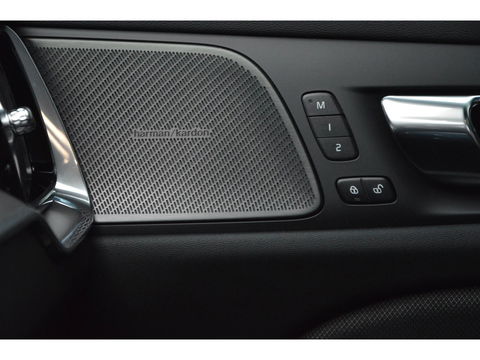 Volvo V60 T6 Hybride AWD Ultimate Dark LONG RANGE | Panoramadak | 360 Camera | Stoel + Stuur Verwarmd | Pilot-assist |