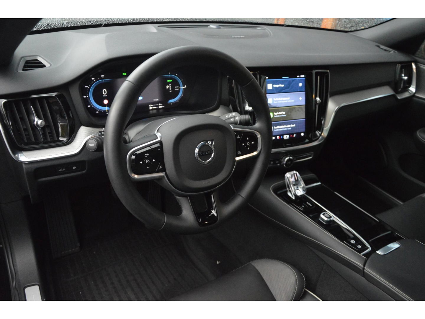 Volvo V60 T6 Hybride AWD Plus Dark LONG RANGE | Panoramadak | 360 Camera | Stoel + Stuur Verwarmd | Pilot-assist |