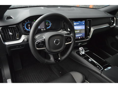Volvo V60 T6 Hybride AWD Ultimate Dark LONG RANGE | Panoramadak | 360 Camera | Stoel + Stuur Verwarmd | Pilot-assist |