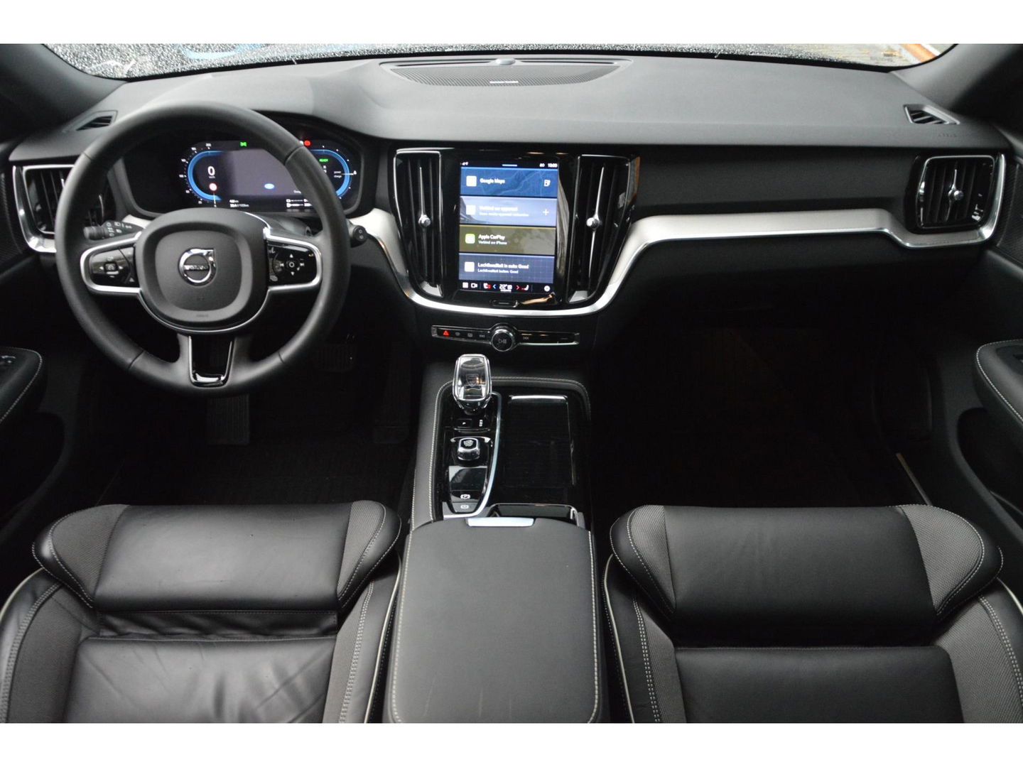 Volvo V60 T6 Hybride AWD Ultimate Dark LONG RANGE | Panoramadak | 360 Camera | Stoel + Stuur Verwarmd | Pilot-assist |