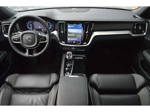Volvo V60 T6 Hybride AWD Ultimate Dark LONG RANGE | Panoramadak | 360 Camera | Stoel + Stuur Verwarmd | Pilot-assist |