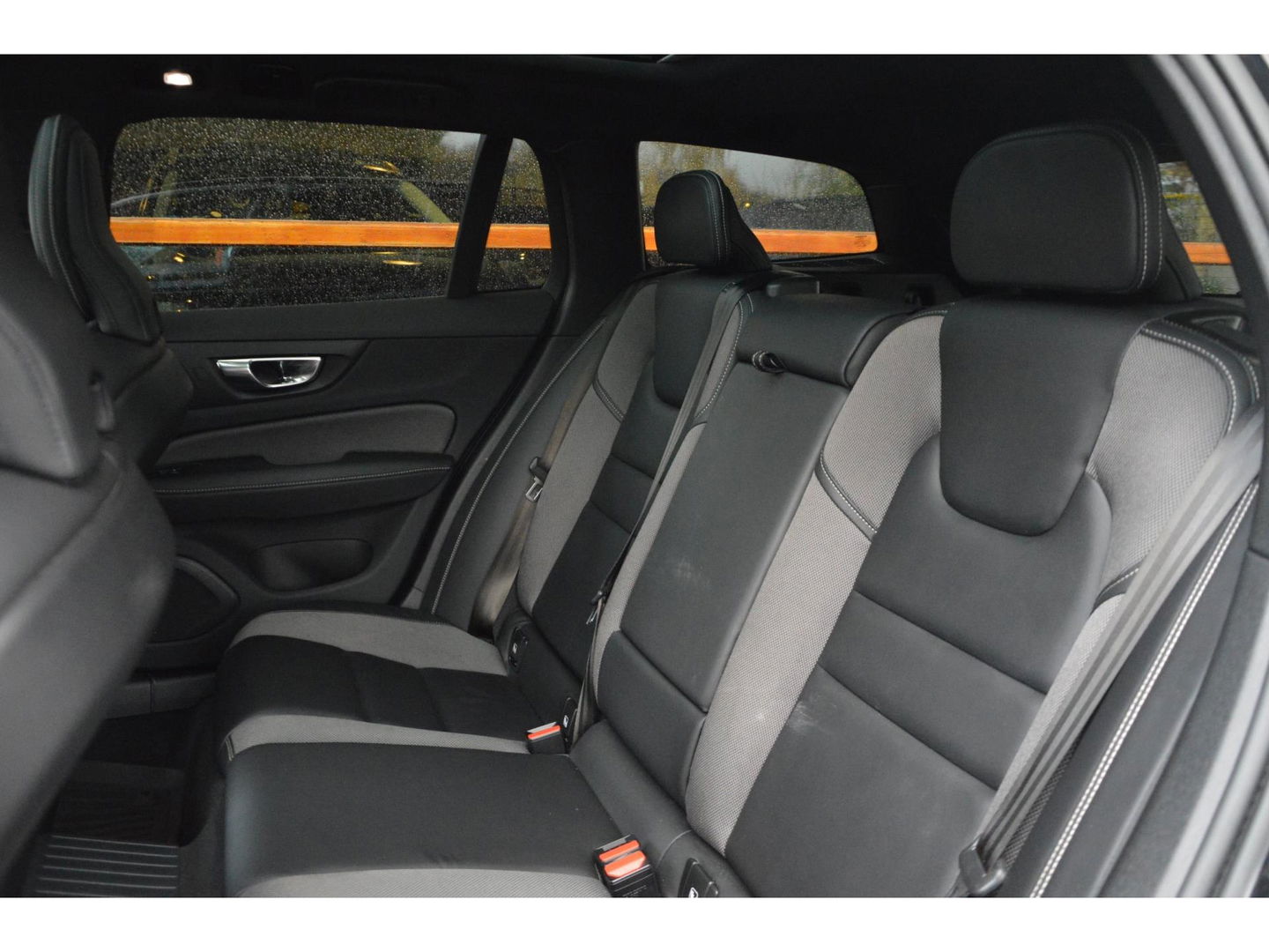 Volvo V60 T6 Hybride AWD Plus Dark LONG RANGE | Panoramadak | 360 Camera | Stoel + Stuur Verwarmd | Pilot-assist |