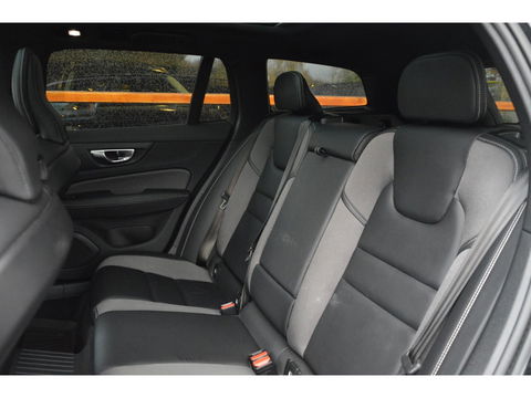 Volvo V60 T6 Hybride AWD Ultimate Dark LONG RANGE | Panoramadak | 360 Camera | Stoel + Stuur Verwarmd | Pilot-assist |