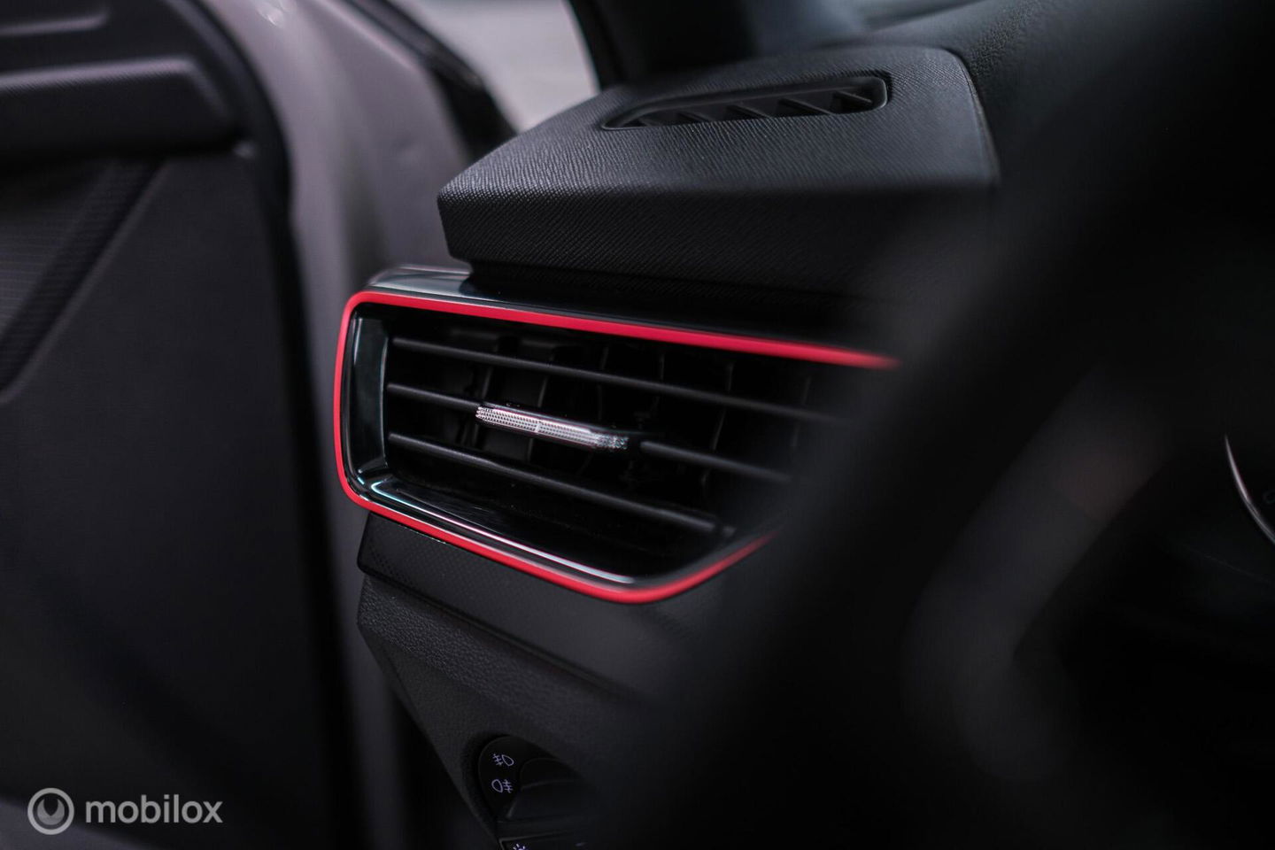 Škoda Scala 1.0 TSI Sport Business | Sportstoelen | Trekaak | NAP NL auto | LED | Adaptive cruise | Clima | Dealer oh | 17 inch | CarPlay |