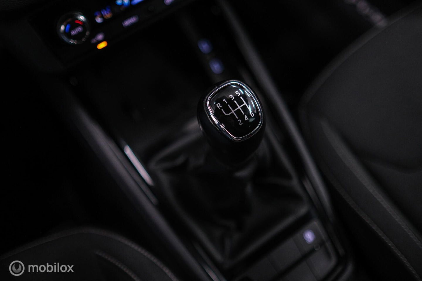 Škoda Scala 1.0 TSI Sport Business | Sportstoelen | Trekaak | NAP NL auto | LED | Adaptive cruise | Clima | Dealer oh | 17 inch | CarPlay |