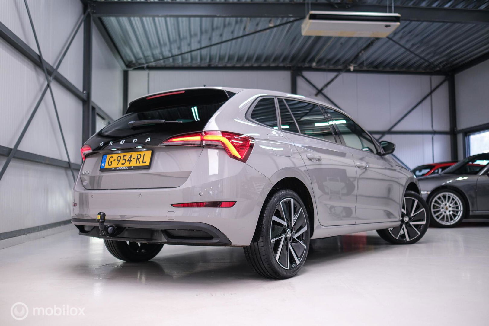 Škoda Scala 1.0 TSI Sport Business | Sportstoelen | Trekaak | NAP NL auto | LED | Adaptive cruise | Clima | Dealer oh | 17 inch | CarPlay |