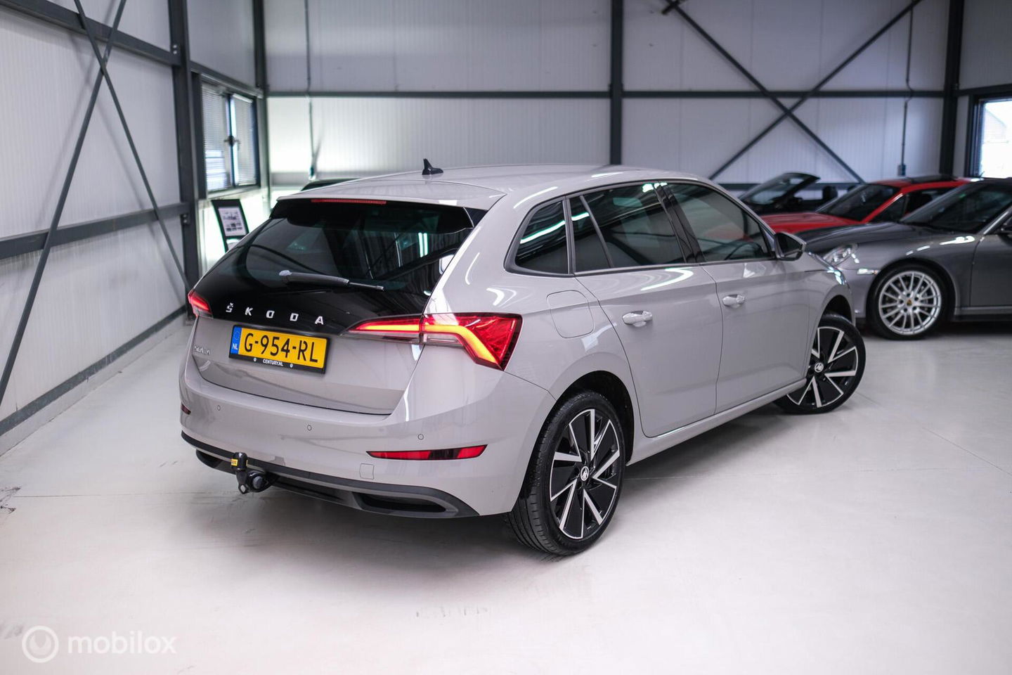 Škoda Scala 1.0 TSI Sport Business | Sportstoelen | Trekaak | NAP NL auto | LED | Adaptive cruise | Clima | Dealer oh | 17 inch | CarPlay |