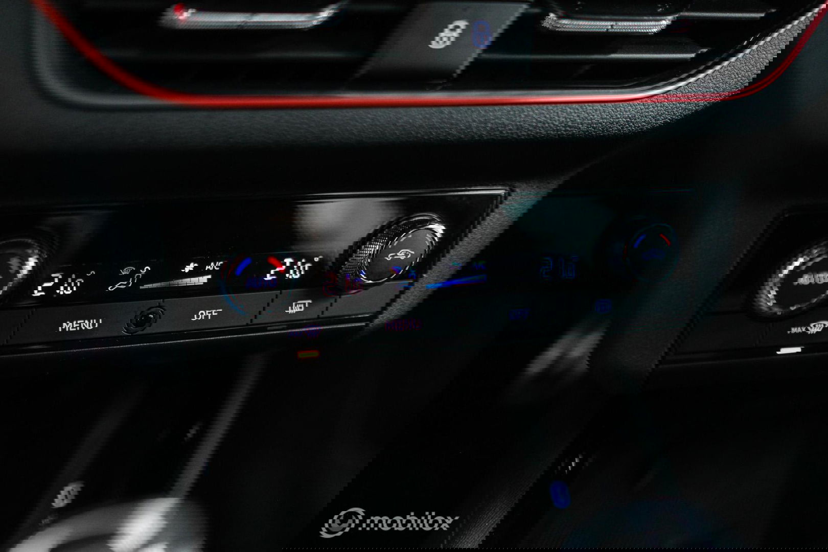 Škoda Scala 1.0 TSI Sport Business | Sportstoelen | Trekaak | NAP NL auto | LED | Adaptive cruise | Clima | Dealer oh | 17 inch | CarPlay |