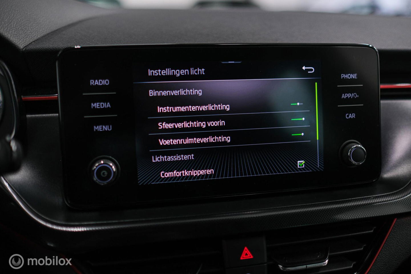 Škoda Scala 1.0 TSI Sport Business | Sportstoelen | Trekaak | NAP NL auto | LED | Adaptive cruise | Clima | Dealer oh | 17 inch | CarPlay |