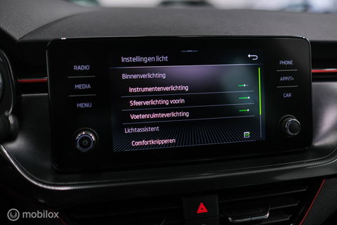 Škoda Scala 1.0 TSI Sport Business | Sportstoelen | Trekaak | NAP NL auto | LED | Adaptive cruise | Clima | Dealer oh | 17 inch | CarPlay |