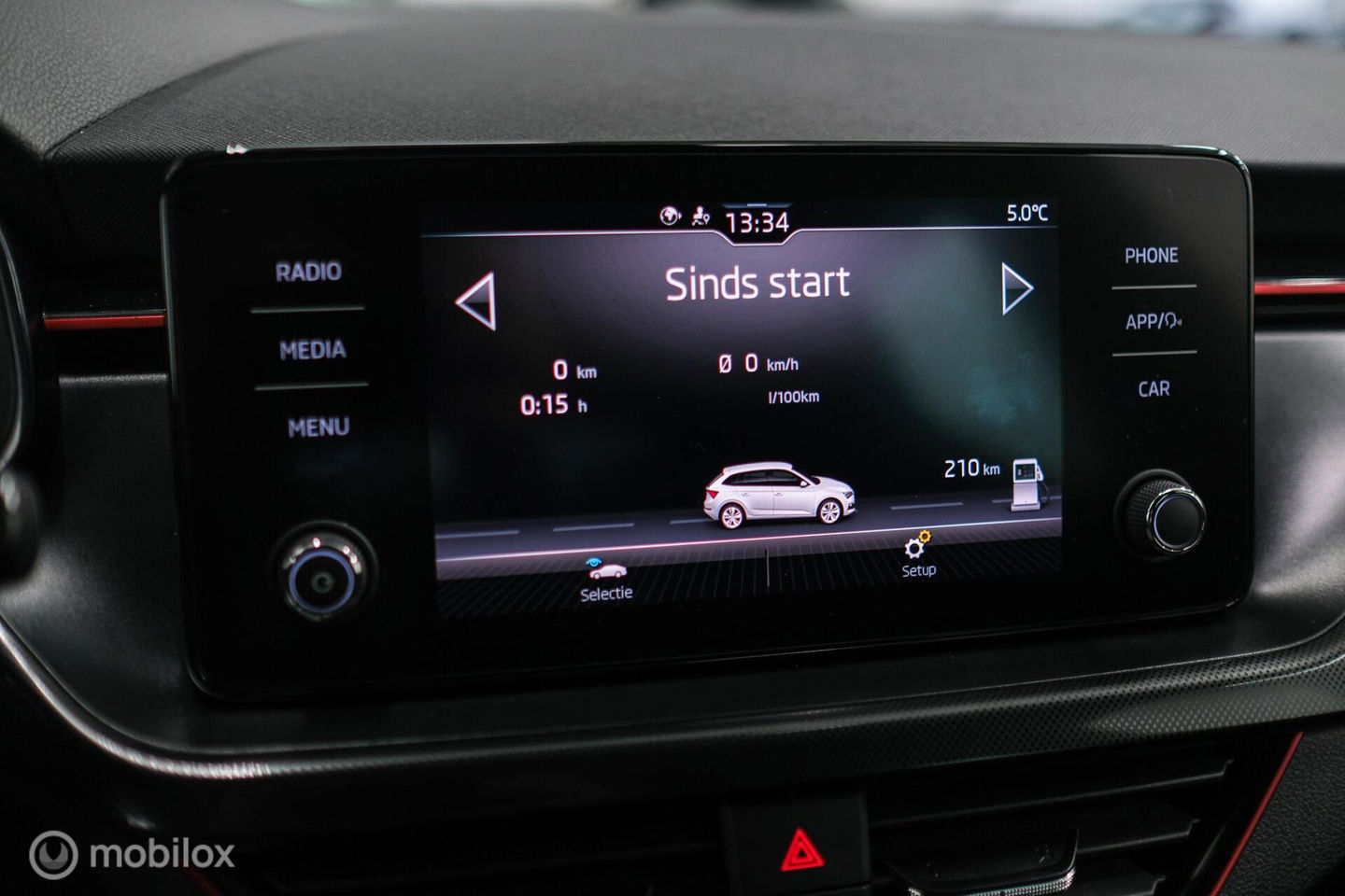 Škoda Scala 1.0 TSI Sport Business | Sportstoelen | Trekaak | NAP NL auto | LED | Adaptive cruise | Clima | Dealer oh | 17 inch | CarPlay |