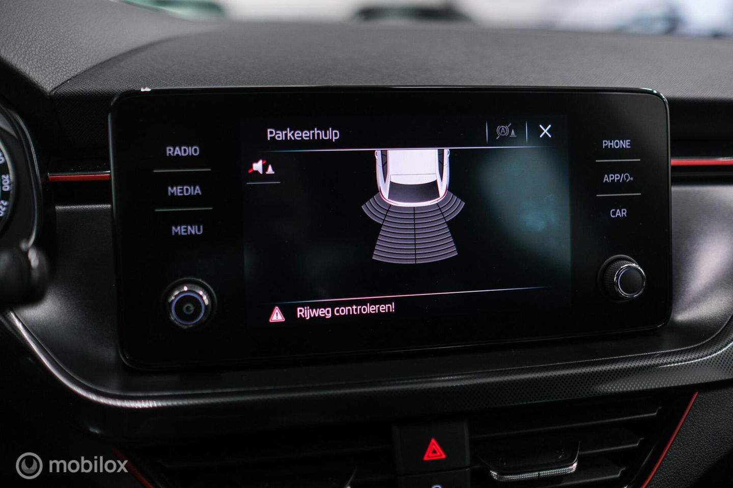 Škoda Scala 1.0 TSI Sport Business | Sportstoelen | Trekaak | NAP NL auto | LED | Adaptive cruise | Clima | Dealer oh | 17 inch | CarPlay |