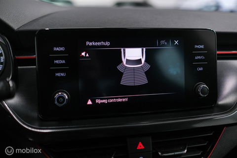 Škoda Scala 1.0 TSI Sport Business | Sportstoelen | Trekaak | NAP NL auto | LED | Adaptive cruise | Clima | Dealer oh | 17 inch | CarPlay |