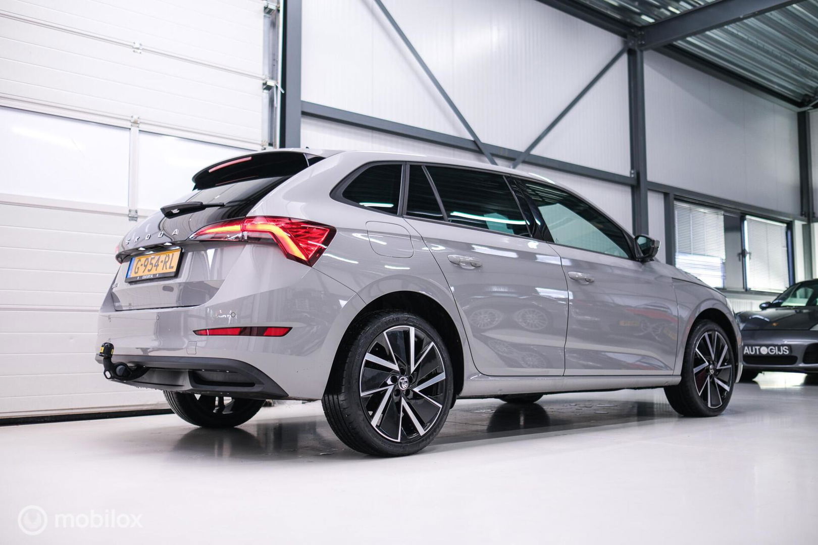 Škoda Scala 1.0 TSI Sport Business | Sportstoelen | Trekaak | NAP NL auto | LED | Adaptive cruise | Clima | Dealer oh | 17 inch | CarPlay |