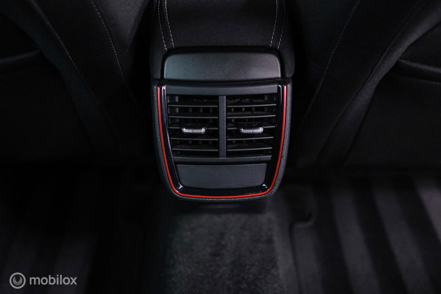 Škoda Scala 1.0 TSI Sport Business | Sportstoelen | Trekaak | NAP NL auto | LED | Adaptive cruise | Clima | Dealer oh | 17 inch | CarPlay |