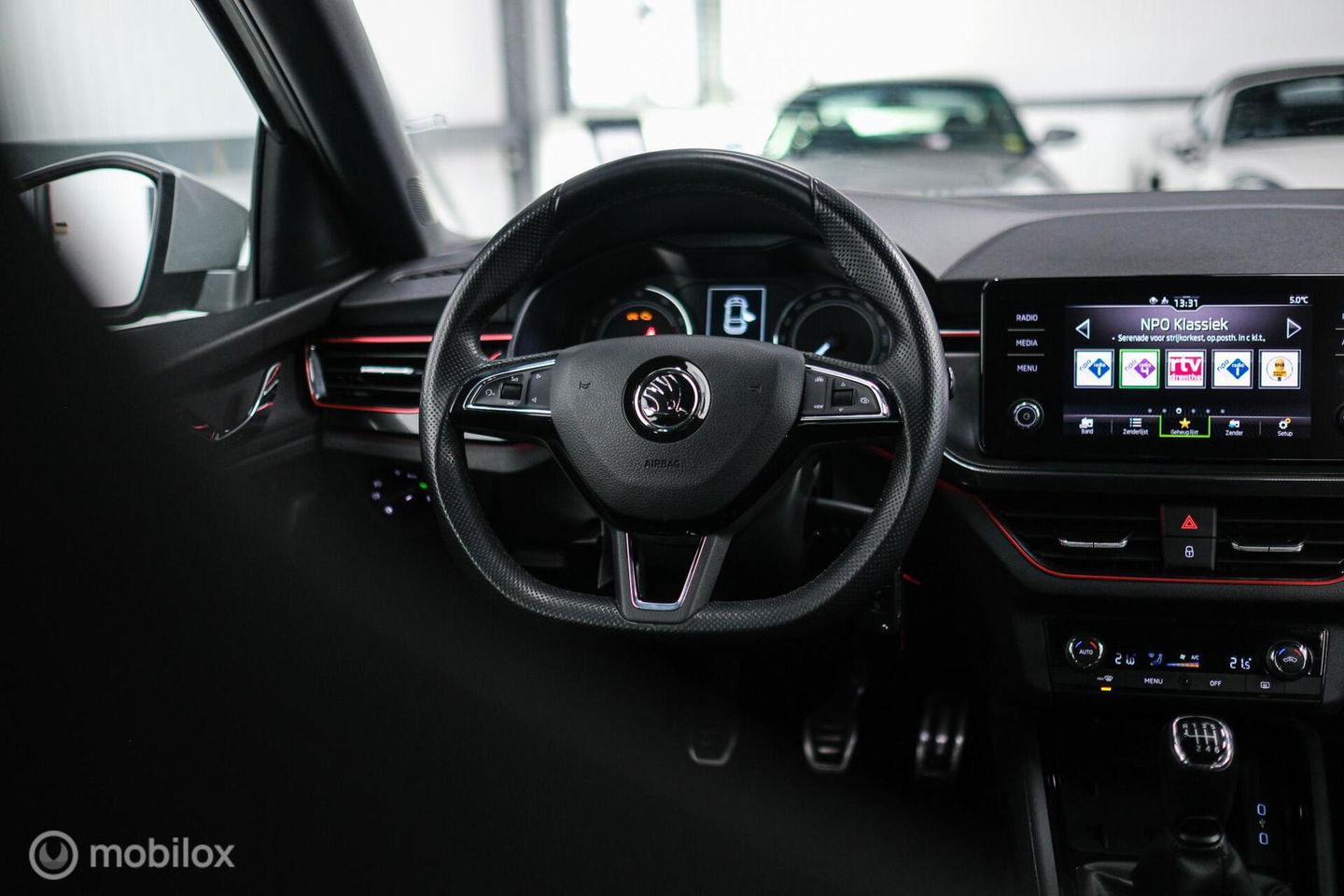 Škoda Scala 1.0 TSI Sport Business | Sportstoelen | Trekaak | NAP NL auto | LED | Adaptive cruise | Clima | Dealer oh | 17 inch | CarPlay |