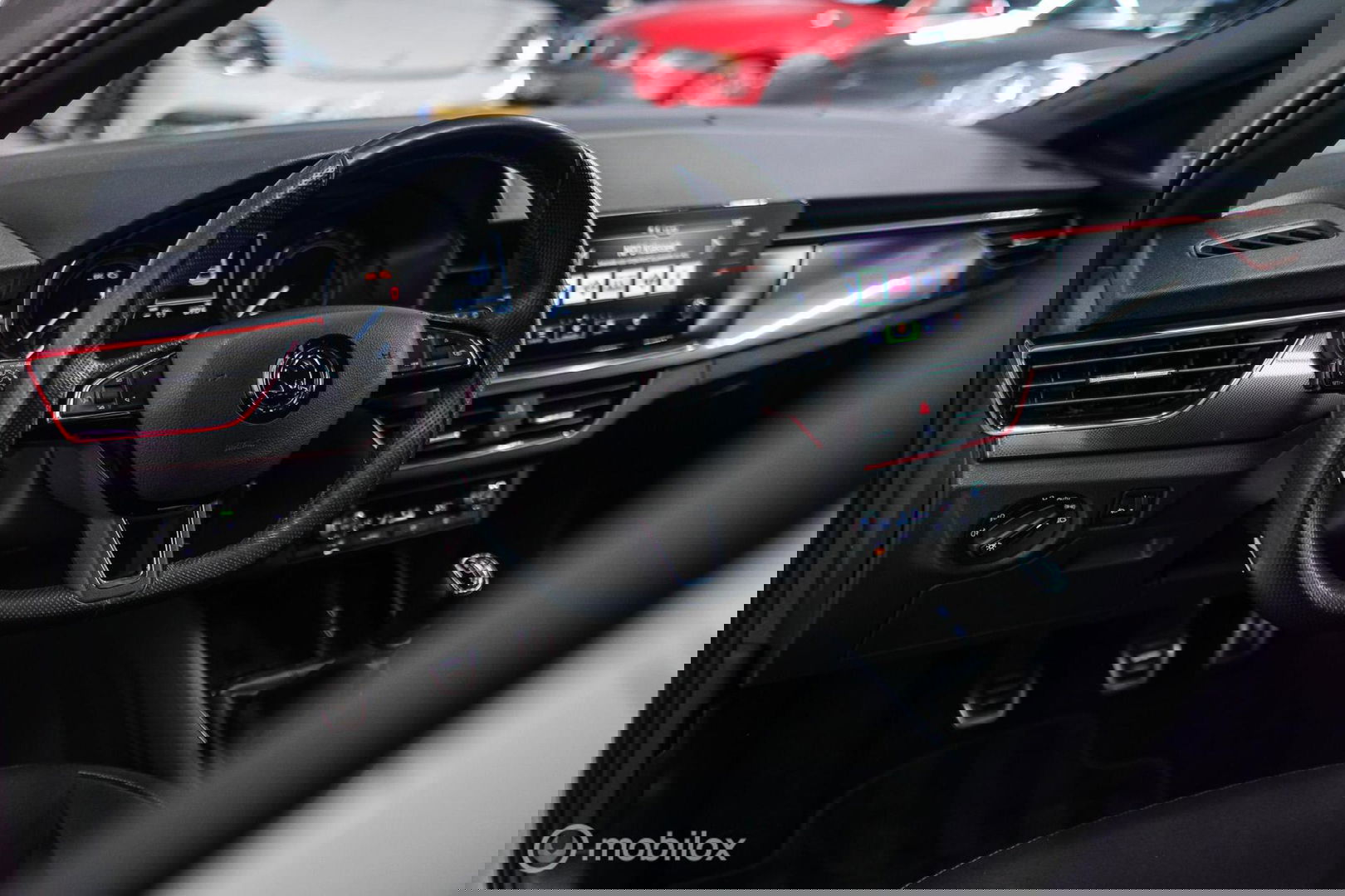 Škoda Scala 1.0 TSI Sport Business | Sportstoelen | Trekaak | NAP NL auto | LED | Adaptive cruise | Clima | Dealer oh | 17 inch | CarPlay |