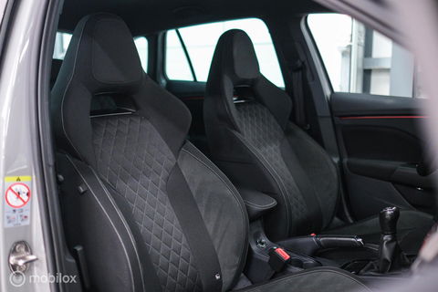 Škoda Scala 1.0 TSI Sport Business | Sportstoelen | Trekaak | NAP NL auto | LED | Adaptive cruise | Clima | Dealer oh | 17 inch | CarPlay |