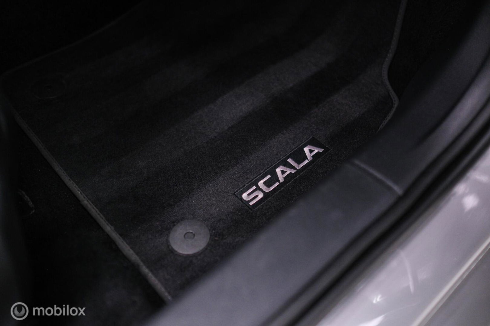 Škoda Scala 1.0 TSI Sport Business | Sportstoelen | Trekaak | NAP NL auto | LED | Adaptive cruise | Clima | Dealer oh | 17 inch | CarPlay |