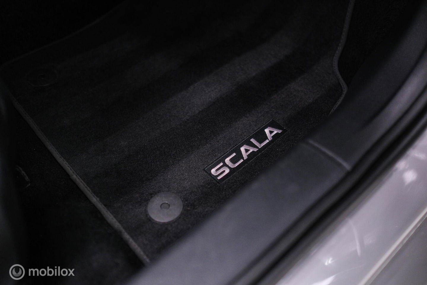 Škoda Scala 1.0 TSI Sport Business | Sportstoelen | Trekaak | NAP NL auto | LED | Adaptive cruise | Clima | Dealer oh | 17 inch | CarPlay |