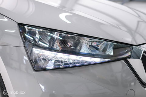 Škoda Scala 1.0 TSI Sport Business | Sportstoelen | Trekaak | NAP NL auto | LED | Adaptive cruise | Clima | Dealer oh | 17 inch | CarPlay |