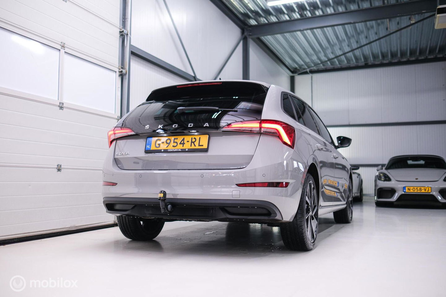 Škoda Scala 1.0 TSI Sport Business | Sportstoelen | Trekaak | NAP NL auto | LED | Adaptive cruise | Clima | Dealer oh | 17 inch | CarPlay |