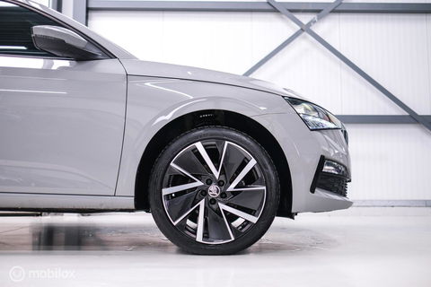 Škoda Scala 1.0 TSI Sport Business | Sportstoelen | Trekaak | NAP NL auto | LED | Adaptive cruise | Clima | Dealer oh | 17 inch | CarPlay |