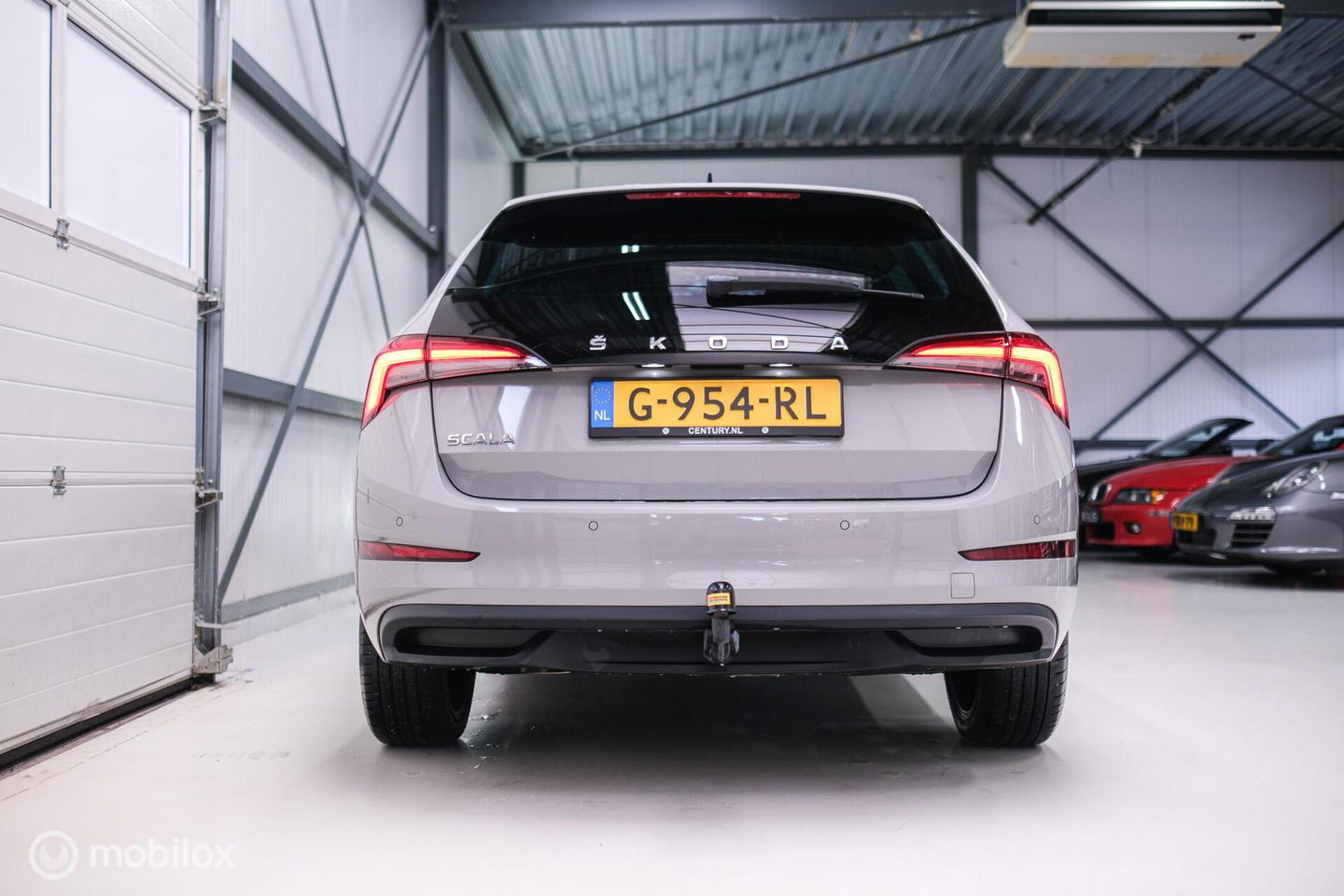 Škoda Scala 1.0 TSI Sport Business | Sportstoelen | Trekaak | NAP NL auto | LED | Adaptive cruise | Clima | Dealer oh | 17 inch | CarPlay |