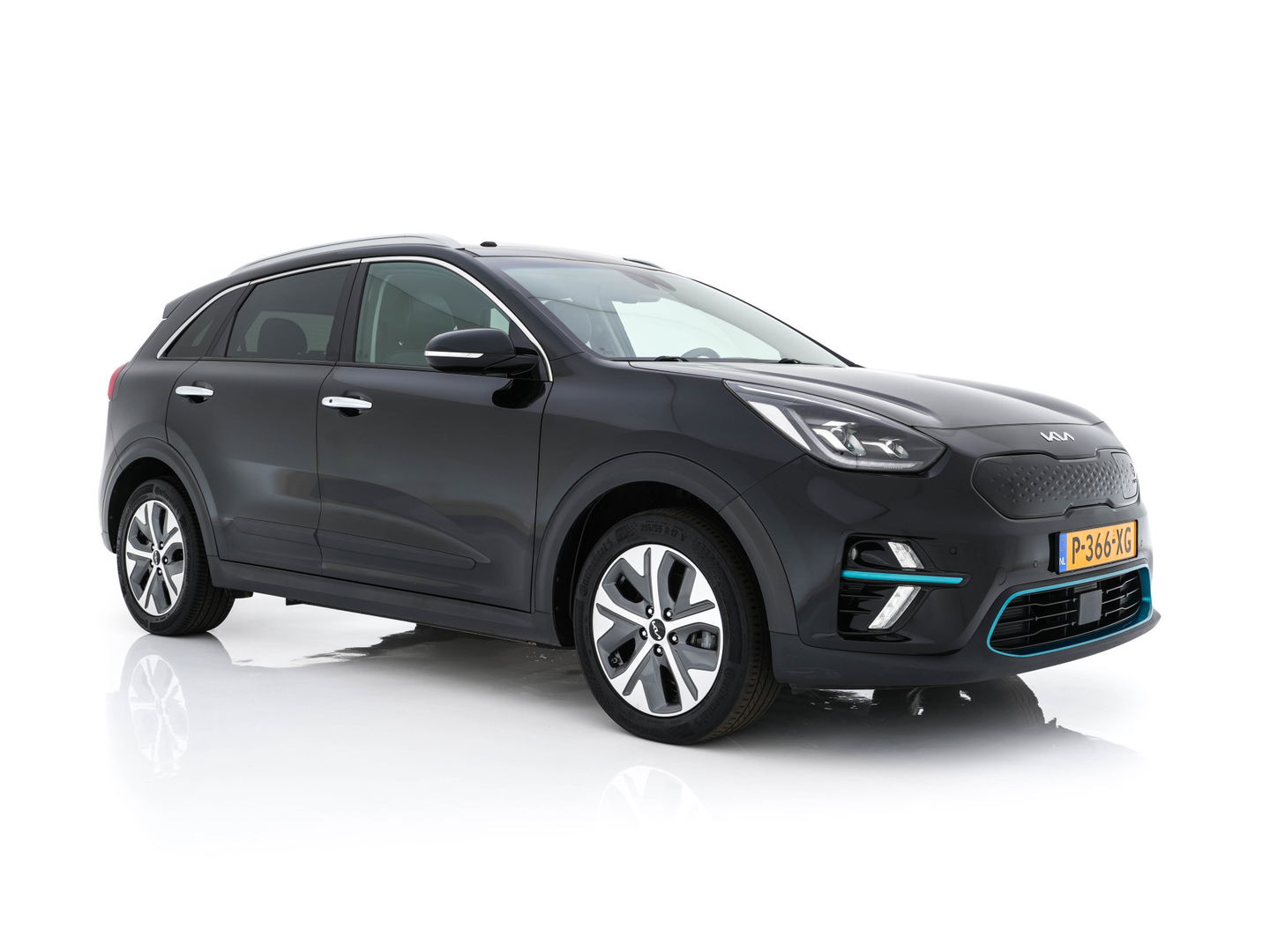 Kia e-Niro ExecutiveLine 64 kWh [ 3-Fase ] {SOH-100%} (INCL-BTW) Aut. *PANO | LUXURY-LEATHER | JBL-AUDIO | FULL-LED | NAVI-FULLMAP | DAB | ADAPTIVE-CRUISE | CAMERA | MEMORY-PACK | LANE-ASSIST | CCS-FASTLOADER | KEYLESS | DIGI-COCKPIT | 17"ALU*