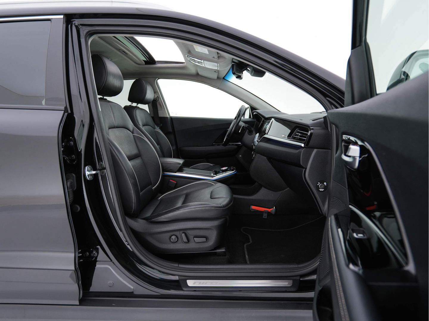 Kia e-Niro ExecutiveLine 64 kWh [ 3-Fase ] {SOH-100%} (INCL-BTW) Aut. *PANO | LUXURY-LEATHER | JBL-AUDIO | FULL-LED | NAVI-FULLMAP | DAB | ADAPTIVE-CRUISE | CAMERA | MEMORY-PACK | LANE-ASSIST | CCS-FASTLOADER | KEYLESS | DIGI-COCKPIT | 17"ALU*