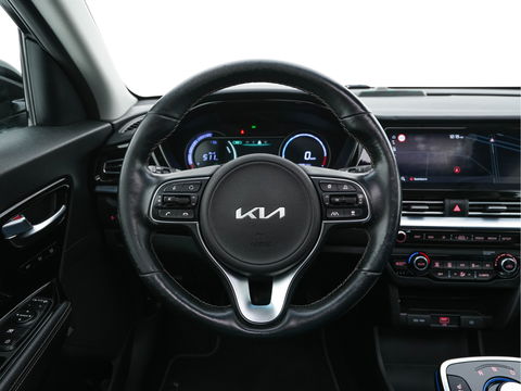 Kia e-Niro ExecutiveLine 64 kWh [ 3-Fase ] {SOH-100%} (INCL-BTW) Aut. *PANO | LUXURY-LEATHER | JBL-AUDIO | FULL-LED | NAVI-FULLMAP | DAB | ADAPTIVE-CRUISE | CAMERA | MEMORY-PACK | LANE-ASSIST | CCS-FASTLOADER | KEYLESS | DIGI-COCKPIT | 17"ALU*