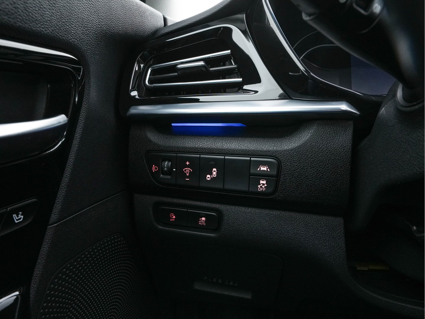 Kia e-Niro ExecutiveLine 64 kWh [ 3-Fase ] {SOH-100%} (INCL-BTW) Aut. *PANO | LUXURY-LEATHER | JBL-AUDIO | FULL-LED | NAVI-FULLMAP | DAB | ADAPTIVE-CRUISE | CAMERA | MEMORY-PACK | LANE-ASSIST | CCS-FASTLOADER | KEYLESS | DIGI-COCKPIT | 17"ALU*