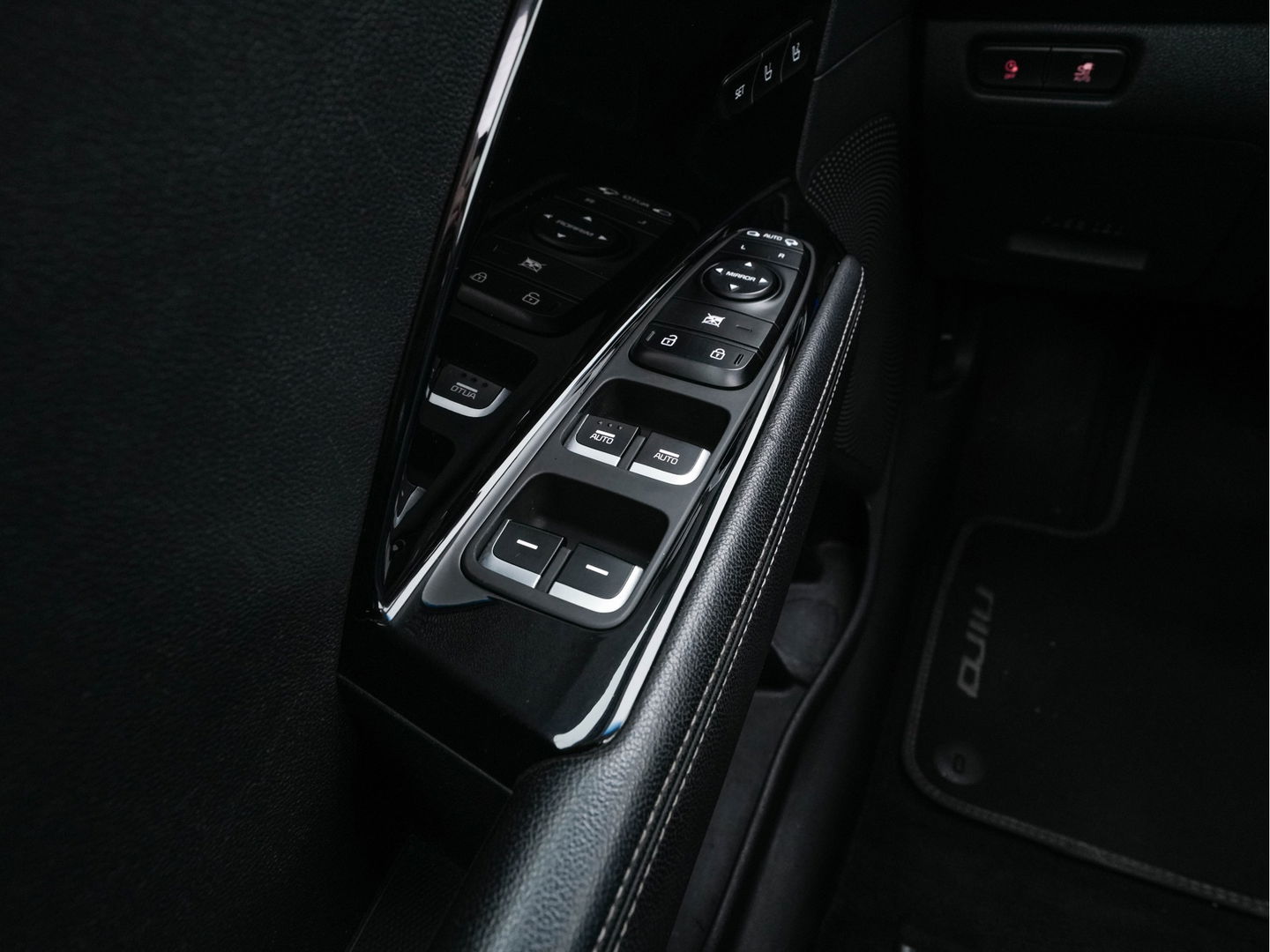 Kia e-Niro ExecutiveLine 64 kWh [ 3-Fase ] {SOH-100%} (INCL-BTW) Aut. *PANO | LUXURY-LEATHER | JBL-AUDIO | FULL-LED | NAVI-FULLMAP | DAB | ADAPTIVE-CRUISE | CAMERA | MEMORY-PACK | LANE-ASSIST | CCS-FASTLOADER | KEYLESS | DIGI-COCKPIT | 17"ALU*