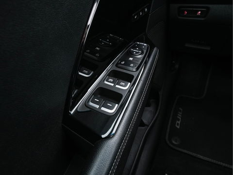 Kia e-Niro ExecutiveLine 64 kWh [ 3-Fase ] {SOH-100%} (INCL-BTW) Aut. *PANO | LUXURY-LEATHER | JBL-AUDIO | FULL-LED | NAVI-FULLMAP | DAB | ADAPTIVE-CRUISE | CAMERA | MEMORY-PACK | LANE-ASSIST | CCS-FASTLOADER | KEYLESS | DIGI-COCKPIT | 17"ALU*